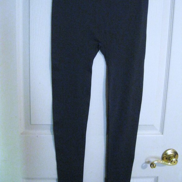Ultra Lightweight soft & Silky Women's JuniorMedium Black Leggings NWT - Picture 2 of 6